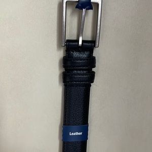 Size 40 leather belt, still with tag. Never worn.